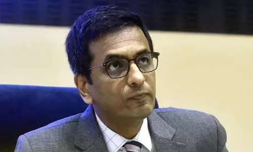 Supreme Court CJI Angry: चीफ जस्टिस चंद्रचूड़ बोले- ‘आवाज नीची करके बात करें, वरना कोर्ट से बाहर करवा दूंगा’