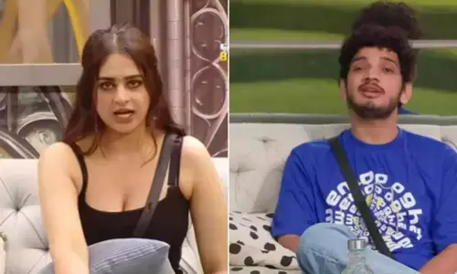 Bigg Boss 17: मुनव्वर फारूकी के बदले तेवर देख खिसियाईं आयशा खान,  खोली पोल Bigg Boss 17: मुनव्वर फारूकी के बदले तेवर देख खिसियाईं आयशा खान,  खोली पोल