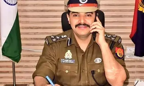 कौन है आईपीएस कलानिधि नैथानी जो बने झांसी रेंज के डीआईजी? कौन है आईपीएस कलानिधि नैथानी जो बने झांसी रेंज के डीआईजी?