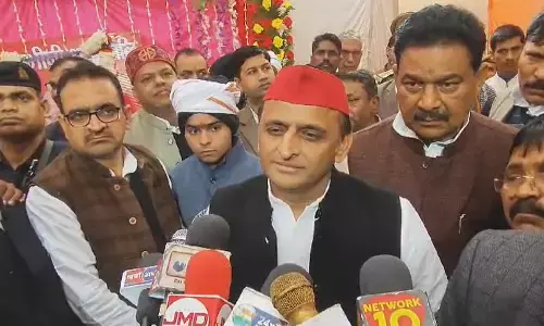 डरपोक बीजेपी धर्म के पीछे छिप जाती है क्योंकि बीजेपी के पास जनता के सवालों का जवाब नही है - अखिलेश यादव डरपोक बीजेपी धर्म के पीछे छिप जाती है क्योंकि बीजेपी के पास जनता के सवालों का जवाब नही है - अखिलेश यादव