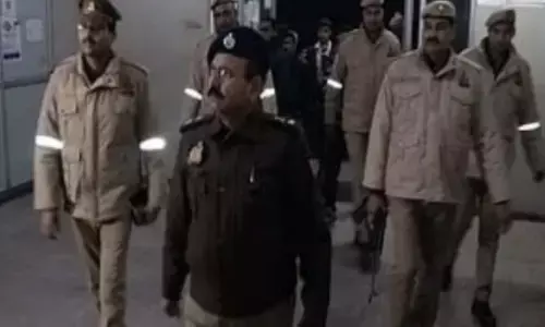 हरदोई में ट्यूशन से लौट रही बीए की छात्रा से दरिंदगी, विरोध करने शोहदो ने दो मंजिला मकान से नीचे फेंका हरदोई में ट्यूशन से लौट रही बीए की छात्रा से दरिंदगी, विरोध करने शोहदो ने दो मंजिला मकान से नीचे फेंका