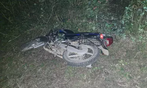 पाली के व्यापारी अपहरण कांड के मुख्य साजिशकर्ता की पिहानी पुलिस से मुठभेड़,   पैर में गोली लगने से हुआ घायल पाली के व्यापारी अपहरण कांड के मुख्य साजिशकर्ता की पिहानी पुलिस से मुठभेड़,   पैर में गोली लगने से हुआ घायल