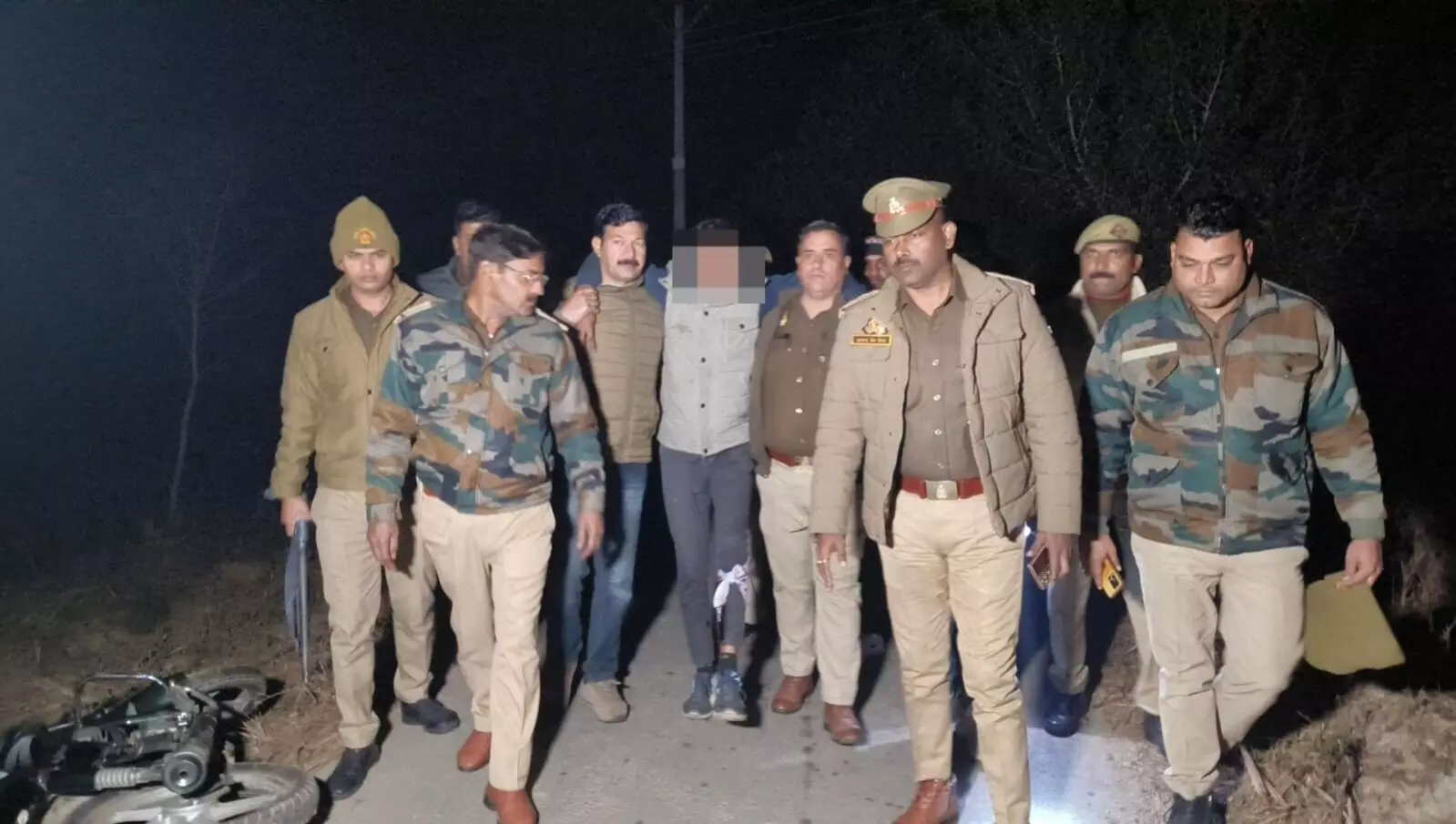 मुजफ्फरनगर में पुलिस और बदमाशों के बीच मुठभेड़, एक बदमाश के पैर में गोली लगी, मुठभेड़ में एक बदमाश फरार!