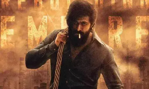 KGF एक्टर यश के जन्मदिन पर पोस्टर लेकर जा रहे 3 फैंस की करंट की चपेट में आने से मौत! KGF एक्टर यश के जन्मदिन पर पोस्टर लेकर जा रहे 3 फैंस की करंट की चपेट में आने से मौत!