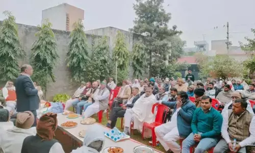 नोएडा के 24 गांव के लोगों ने किया पूर्व जिलाधिकारी बीएन सिंह का समर्थन