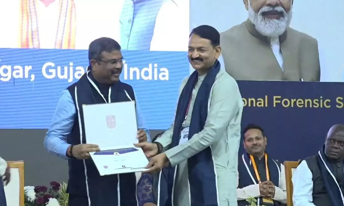 कौन है आईपीएस डॉ जीके गोस्वामी जो बने विश्व के पहले स्कॉलर, जिन्हे मिली पोस्ट डॉक्टरेल डिग्री मिली कौन है आईपीएस डॉ जीके गोस्वामी जो बने विश्व के पहले स्कॉलर, जिन्हे मिली पोस्ट डॉक्टरेल डिग्री मिली