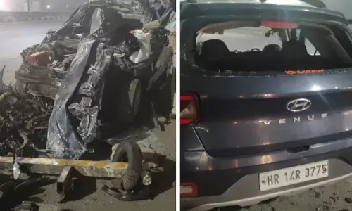 दिल्ली पुलिस के दो इंस्पेक्टरों की सड़क हादसे में दर्दनाक मौत! चकनाचूर हुई कार, देखें- वीडियो दिल्ली पुलिस के दो इंस्पेक्टरों की सड़क हादसे में दर्दनाक मौत! चकनाचूर हुई कार, देखें- वीडियो