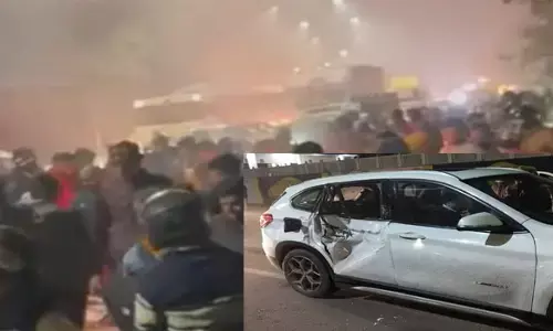 आगरा में बड़ा हादसा, तेज रफ्तार कैंटर ने कई वाहनों को टक्कर मारी, तीन लोगों की मौत कई घायल...मौके पर मचा कोहराम! आगरा में बड़ा हादसा, तेज रफ्तार कैंटर ने कई वाहनों को टक्कर मारी, तीन लोगों की मौत कई घायल...मौके पर मचा कोहराम!