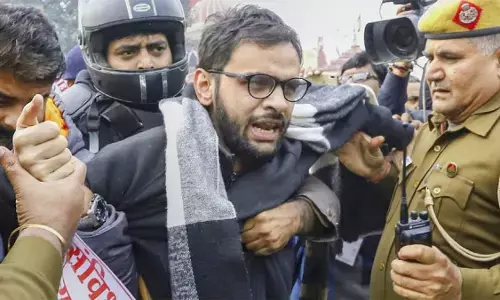 उमर खालिद की ज़मानत याचिका पर सुप्रीम कोर्ट में एक बार फिर सुनवाई टली, कोर्ट ने तल्ख टिपण्णी उमर खालिद की ज़मानत याचिका पर सुप्रीम कोर्ट में एक बार फिर सुनवाई टली, कोर्ट ने तल्ख टिपण्णी