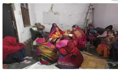 यूपी की सबसे बड़ी खबर: आर्थिक तंगी से जूझ रहे युवक ने पत्नि की हत्या कर खुद को गोली से उड़ाया यूपी की सबसे बड़ी खबर: आर्थिक तंगी से जूझ रहे युवक ने पत्नि की हत्या कर खुद को गोली से उड़ाया