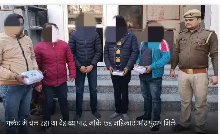 गाजियाबाद के एक फ्लैट मे हो रहा सेक्स रेकेट का संचालन, मौके पर पहुंची पुलिस 5 युवक और 5 युवतियाँ इस हालत में मिले!