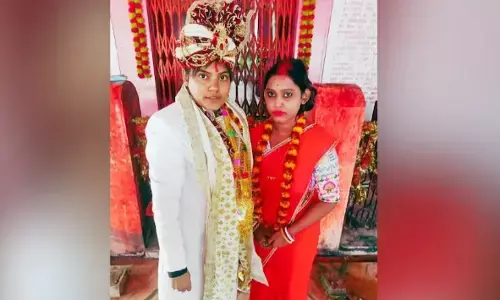देवरिया में दो लड़कियों ने आपस में की शादी, फिर हुआ वीडियो वायरल देवरिया में दो लड़कियों ने आपस में की शादी, फिर हुआ वीडियो वायरल