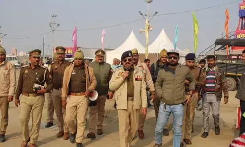मकर संक्रान्ति पर्व के पूर्व ही कड़ाके की ठंड में लाखों श्रद्धालुओं ने संगम में लगाई आस्था की डुबकी मकर संक्रान्ति पर्व के पूर्व ही कड़ाके की ठंड में लाखों श्रद्धालुओं ने संगम में लगाई आस्था की डुबकी