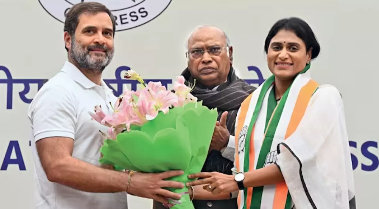 आंध्र प्रदेश कांग्रेस की अध्यक्ष बनीं वाईएस शर्मिला रेड्डी, अब भाई बनाम बहन होगी जंग!