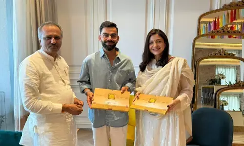 अयोध्या में राम मंदिर प्राण प्रतिष्ठा समारोह के लिए विराट कोहली, अनुष्का शर्मा को मिला निमंत्रण, धोनी को भी मिला न्यौता! अयोध्या में राम मंदिर प्राण प्रतिष्ठा समारोह के लिए विराट कोहली, अनुष्का शर्मा को मिला निमंत्रण, धोनी को भी मिला न्यौता!