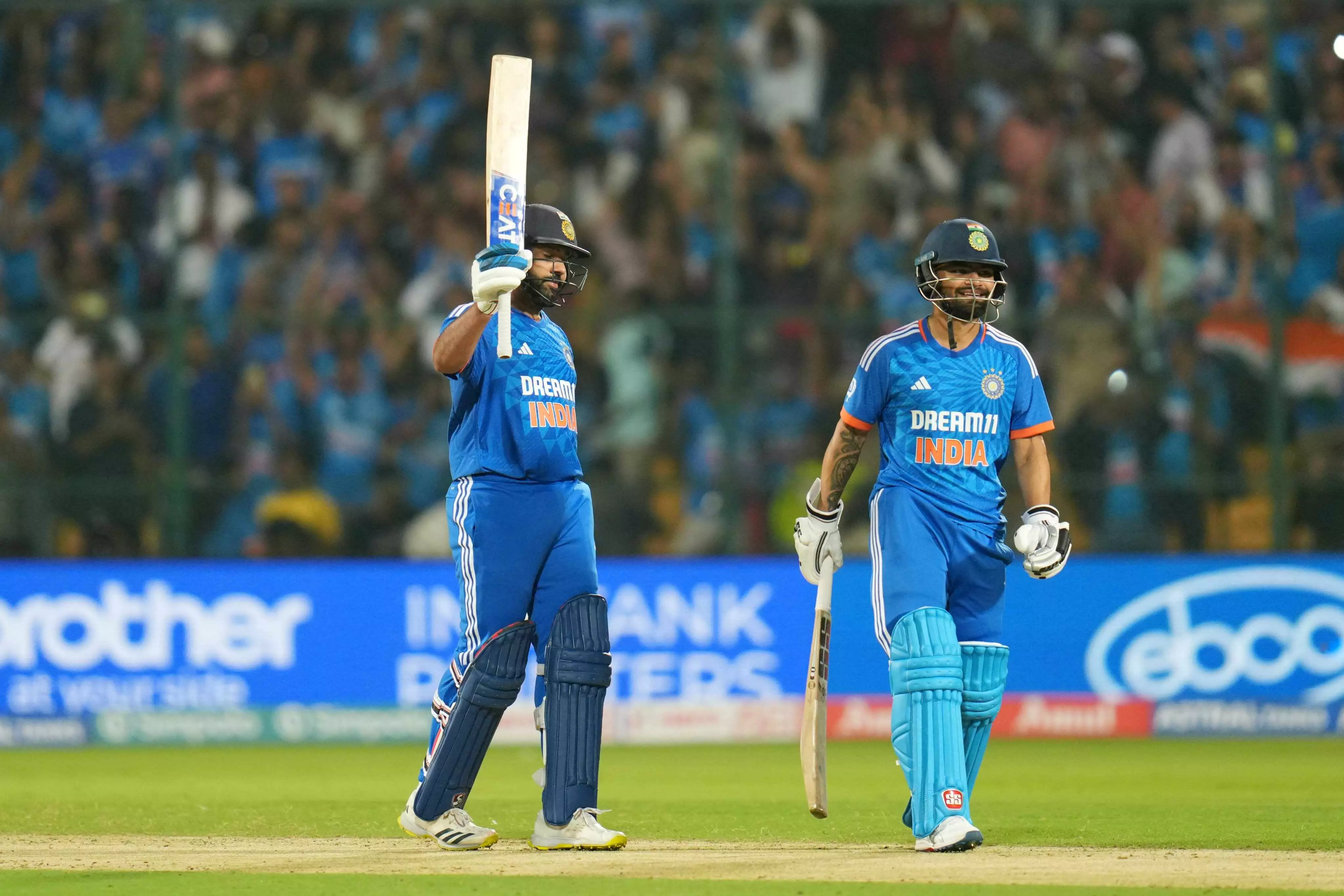 IND vs AFG : भारत ने अफगानिस्तान को 213 रन का टारगेट दिया, शतक लगाकर रोहित शर्मा ने रचा इतिहास! IND vs AFG : भारत ने अफगानिस्तान को 213 रन का टारगेट दिया, शतक लगाकर रोहित शर्मा ने रचा इतिहास!