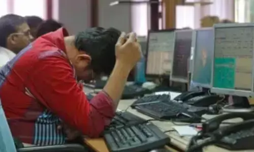 शेयर मार्केट हुआ क्रैश, सेंसेक्स 1600 अंकों से अधिक फिसला, निफ्टी टूटकर 21,600 के नीचे! शेयर मार्केट हुआ क्रैश, सेंसेक्स 1600 अंकों से अधिक फिसला, निफ्टी टूटकर 21,600 के नीचे!