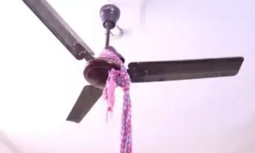 दिल्ली में एक बाल्टी पानी के लिए बहा खून, रुम पार्टनर ने गला घोंटकर हत्या करके लाश को पंखे पर लटकाया दिल्ली में एक बाल्टी पानी के लिए बहा खून, रुम पार्टनर ने गला घोंटकर हत्या करके लाश को पंखे पर लटकाया
