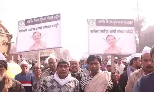 नोएडा की बड़ी खबर: सिकंदराबाद में सांसद महेश शर्मा वापस जाओं के लगे नारे, देखें पूरा वीडियो नोएडा की बड़ी खबर: सिकंदराबाद में सांसद महेश शर्मा वापस जाओं के लगे नारे, देखें पूरा वीडियो