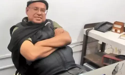 IAS अफ़सर प्रेमसुख विश्नोई घूस लेते हुए पकड़े गए IAS अफ़सर प्रेमसुख विश्नोई घूस लेते हुए पकड़े गए