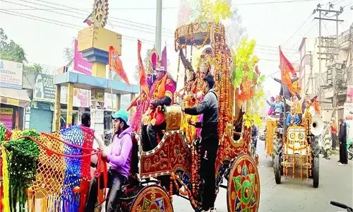 यूपी से बड़ी खबर: अमेठी शोभायात्रा के दौरान करंट लगने से नौ बच्चे गम्भीर रूप से झुलस गये यूपी से बड़ी खबर: अमेठी शोभायात्रा के दौरान करंट लगने से नौ बच्चे गम्भीर रूप से झुलस गये