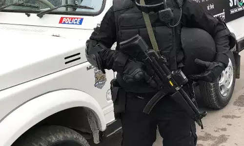 मिलिए प्रियंका पंवार से जो उत्तर प्रदेश पुलिस ATS की स्पेशल पुलिस ऑपरेशंस टीम (SPOT) की कमांडो हैं, जानिए इनके कमांडो बनने दिलचस्प कहानी मिलिए प्रियंका पंवार से जो उत्तर प्रदेश पुलिस ATS की स्पेशल पुलिस ऑपरेशंस टीम (SPOT) की कमांडो हैं, जानिए इनके कमांडो बनने दिलचस्प कहानी