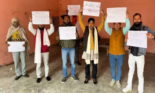 प्रधानमंत्री की रैली में सांसद महेश शर्मा मुर्दाबाद के नारे, पुतला भी जलाया देखें वीडियो प्रधानमंत्री की रैली में सांसद महेश शर्मा मुर्दाबाद के नारे, पुतला भी जलाया देखें वीडियो