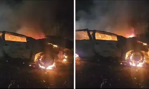 पंजाब में बड़ा हादसा : ट्रक और कार के बीच भीषण टक्कर, जिंदा जल गए चार लोग, मची चीख पुकार! पंजाब में बड़ा हादसा : ट्रक और कार के बीच भीषण टक्कर, जिंदा जल गए चार लोग, मची चीख पुकार!