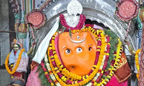 गणेश चतुर्थी आज! काशी में श्रद्धालु कर रहे हैं दर्शन पूजन, मंदिरों में लगी व्रती महिलाओं की कतार... गणेश चतुर्थी आज! काशी में श्रद्धालु कर रहे हैं दर्शन पूजन, मंदिरों में लगी व्रती महिलाओं की कतार...