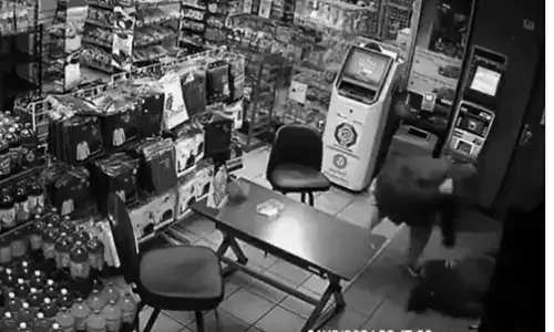 अमेरिका में भारतीय छात्र की हत्या का क्रूरतम वीडियो आया सामने, हथौड़े से चेहरे-सिर पर किए लगातार 50 वार फिर नहीं रुका नर पिशाच अमेरिका में भारतीय छात्र की हत्या का क्रूरतम वीडियो आया सामने, हथौड़े से चेहरे-सिर पर किए लगातार 50 वार फिर नहीं रुका नर पिशाच