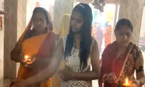 Gyanvapi Case : ज्ञानवापी के तहखाने में 31 साल बाद देर रात हुई पूजा, लोगों ने साइन बोर्ड में लिखा ‘ज्ञानवापी मंदिर’ Gyanvapi Case : ज्ञानवापी के तहखाने में 31 साल बाद देर रात हुई पूजा, लोगों ने साइन बोर्ड में लिखा ‘ज्ञानवापी मंदिर’