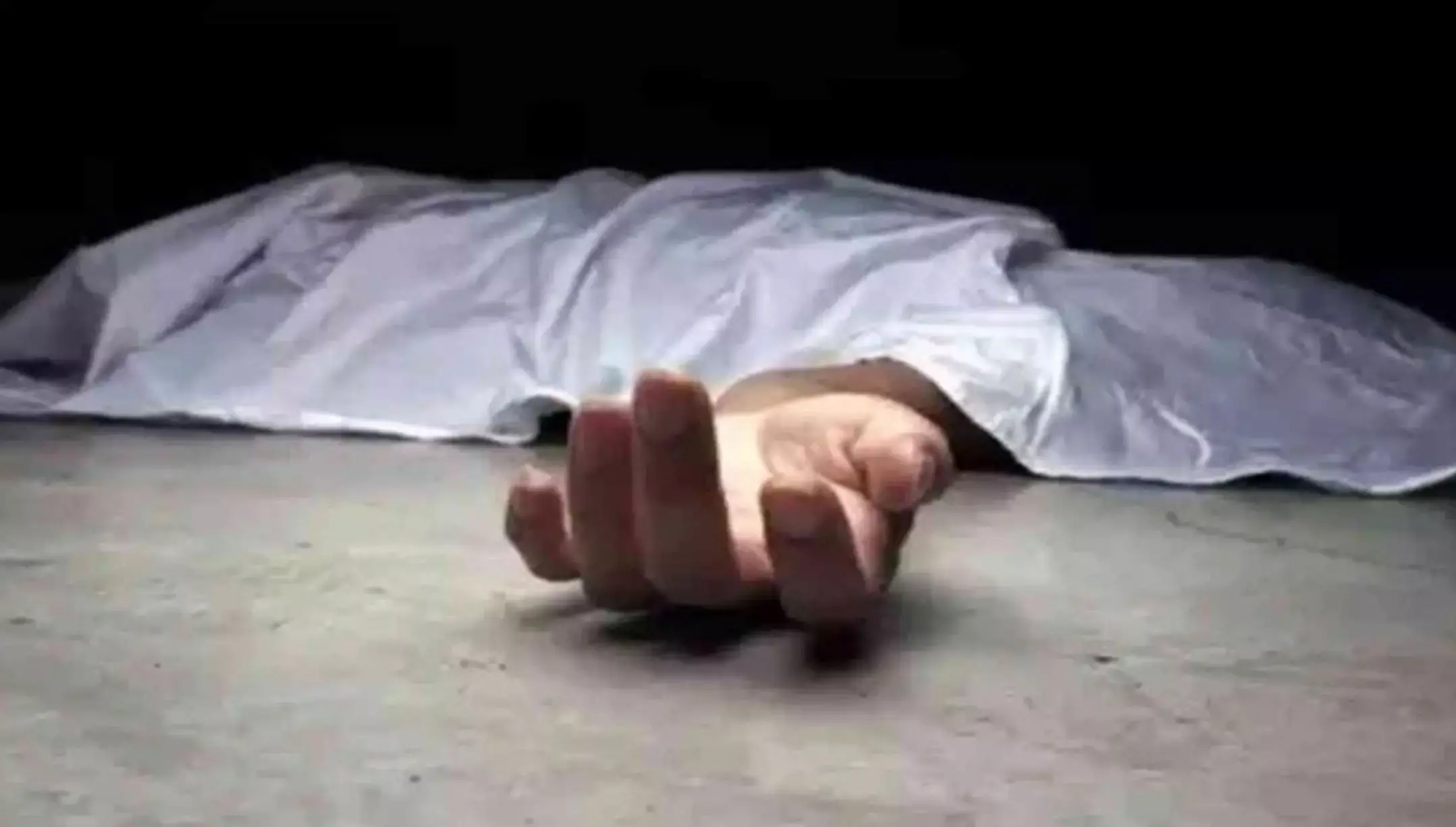 Noida News : बंद कमरे में  गैस जलाकर सोया था परिवार, दम घुटने से महिला की भी हुई मौत, पति और बच्चे की पहले हो चुकी है मौत