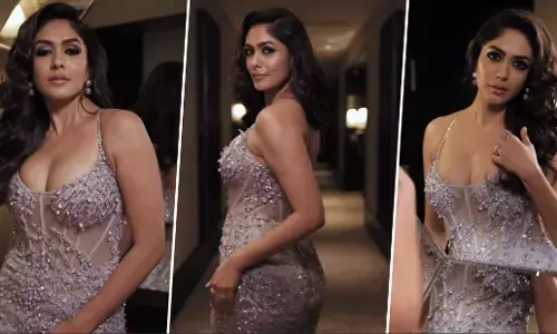 Mrunal Thakur Sexy Video: मृणाल ठाकुर ने सेक्सी ड्रेस पहन कर लगाई आग, सेक्सी वीडियो ने उड़ाए होश Mrunal Thakur Sexy Video: मृणाल ठाकुर ने सेक्सी ड्रेस पहन कर लगाई आग, सेक्सी वीडियो ने उड़ाए होश