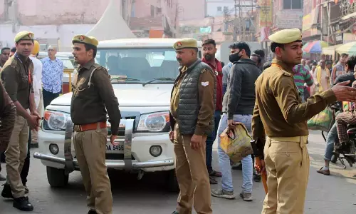 Breaking News : चेन्नई के स्कूलों को बम से उड़ाने की धमकी, छात्रों को घर भेजा गया, पुलिस मौके पर पहुंची Breaking News : चेन्नई के स्कूलों को बम से उड़ाने की धमकी, छात्रों को घर भेजा गया, पुलिस मौके पर पहुंची