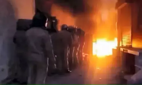 Haldwani Violence: इंटरनेट सस्पेंड, स्कूल बंद, देखते ही गोली मारने के आदेश, हल्द्वानी में बवाल के बाद अब कैसे हैं हालात?