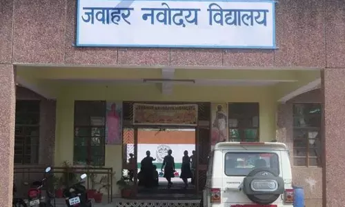 नोएडा में प्रधानाचार्य को मिली धमकी से उनका परिवार दहशत में नोएडा में प्रधानाचार्य को मिली धमकी से उनका परिवार दहशत में