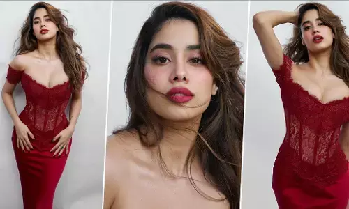 Janhvi Kapoor Sexy Video: Janhvi Kapoor ने रेड Sexy गाउन में मचाया तहलका, इंटरनेट पर वायरल हुई तस्वीरें Janhvi Kapoor Sexy Video: Janhvi Kapoor ने रेड Sexy गाउन में मचाया तहलका, इंटरनेट पर वायरल हुई तस्वीरें