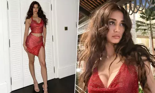 Disha Patani Sexy Video: Disha Patani ने Sexy आउटफिट पहन गिराई बिजली, एक्ट्रेस की हॉटनेस ने बढ़ाया सोशल मीडिया का तापमान Disha Patani Sexy Video: Disha Patani ने Sexy आउटफिट पहन गिराई बिजली, एक्ट्रेस की हॉटनेस ने बढ़ाया सोशल मीडिया का तापमान