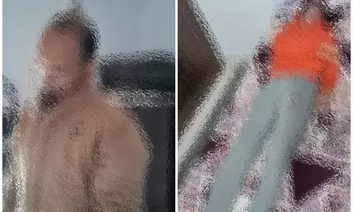 आगरा में एक घर में तीन मिलीं लाशें, तरुण की लाश फांसी पर लटकी थी तो  मां-बेटा कमरे में मृत पड़े थे आगरा में एक घर में तीन मिलीं लाशें, तरुण की लाश फांसी पर लटकी थी तो  मां-बेटा कमरे में मृत पड़े थे