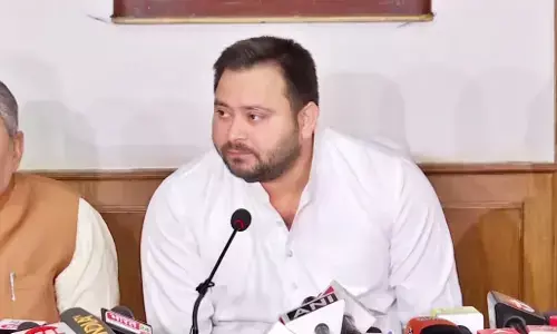 Bihar News Hindi: नीतीश सरकार के विश्वासमत से पहले राजद विधायकों को तेजस्वी यादव ने किया हाउस अरेस्ट, रहेंगे नजरबंद Bihar News Hindi: नीतीश सरकार के विश्वासमत से पहले राजद विधायकों को तेजस्वी यादव ने किया हाउस अरेस्ट, रहेंगे नजरबंद