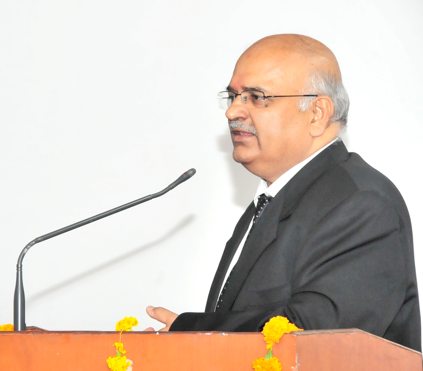 पूर्व चीफ़ सेकेट्री बनेंगे यूपी में सपा से राज्यसभा सांसद पूर्व चीफ़ सेकेट्री बनेंगे यूपी में सपा से राज्यसभा सांसद