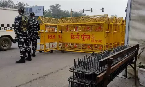 Farmers Protest 2.0: किसान आंदोलन के चलते आवाजाही हुई प्रभावित, 8 मेट्रो स्टेशनों के गेट किए गए बंद Farmers Protest 2.0: किसान आंदोलन के चलते आवाजाही हुई प्रभावित, 8 मेट्रो स्टेशनों के गेट किए गए बंद
