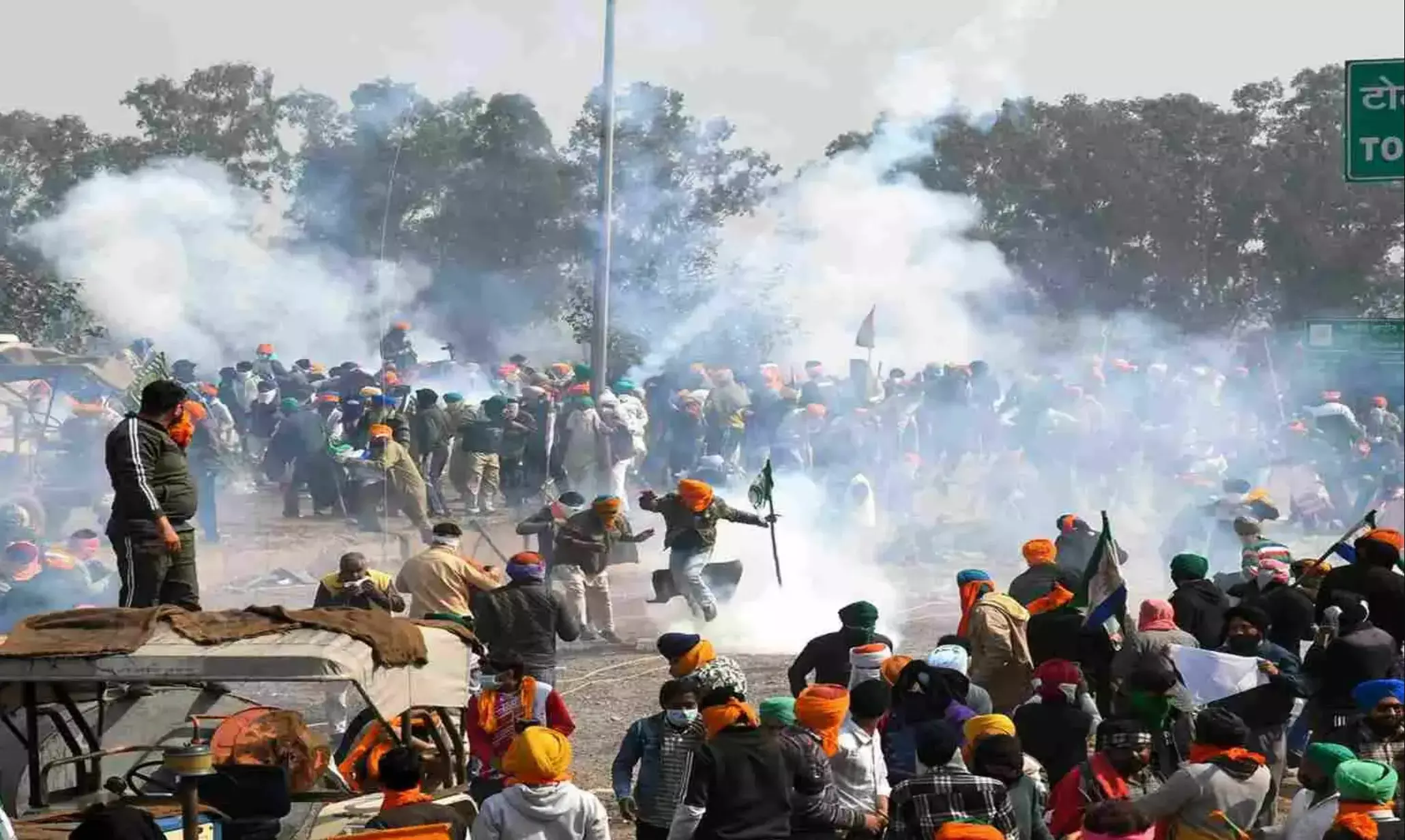 Farmers Protest Day 5 : किसान आंदोलन का आज 5वां दिन, एक पुलिसकर्मी की मौत Farmers Protest Day 5 : किसान आंदोलन का आज 5वां दिन, एक पुलिसकर्मी की मौत
