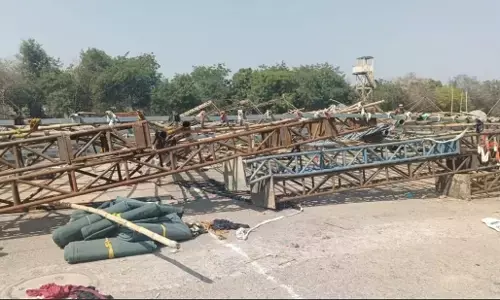 Delhi News Hindi: जवाहर लाल नेहरू स्टेडियम में बड़ा हादसा, पंडाल गिरने से आठ लोग घायल; बचाव कार्य जारी Delhi News Hindi: जवाहर लाल नेहरू स्टेडियम में बड़ा हादसा, पंडाल गिरने से आठ लोग घायल; बचाव कार्य जारी