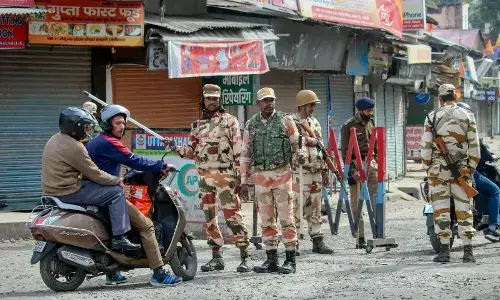Haldwani Violence: बनभूलपुरा में कर्फ्यू में इतने घंटे की ढील, उपद्रवियों के बैंक खाते खंगाल रही धामी की पुलिस