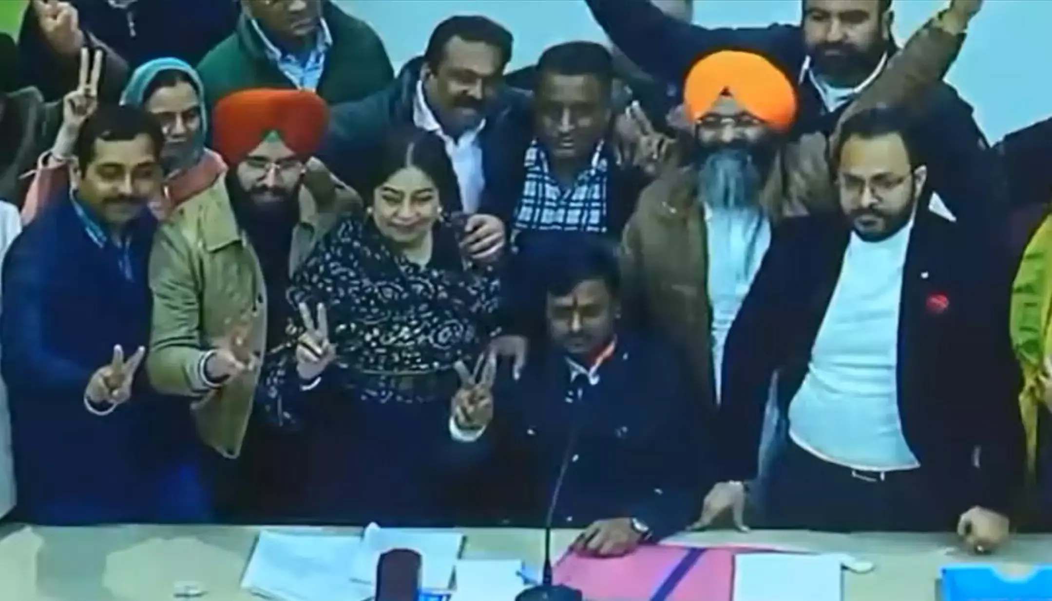 Chandigarh Mayor Election: सुप्रीम कोर्ट में सुनवाई से पहले चंडीगढ़ के मेयर ने दिया इस्तीफा, AAP के 3 पार्षद BJP में हुए शामिल