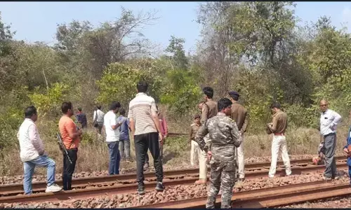 Jharkhand News: डायन के संदेह में दो बच्चों समेत चार लोगों को काटा, शव रेलवे ट्रेक पर फेंके, इलाके में दहशत का माहौल Jharkhand News: डायन के संदेह में दो बच्चों समेत चार लोगों को काटा, शव रेलवे ट्रेक पर फेंके, इलाके में दहशत का माहौल
