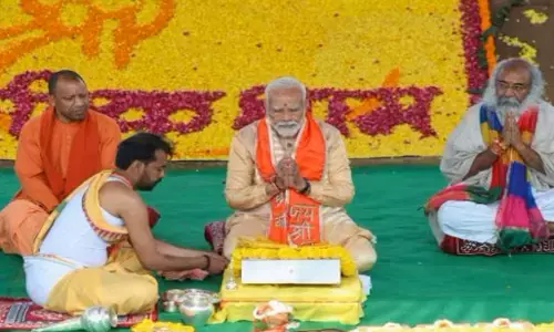 PM Modi UP Visit: पीएम मोदी ने संभल में कल्कि धाम मंदिर की रखी आधारशिला, बोले- अच्छे काम लोग मेरे लिए ही छोड़ गए