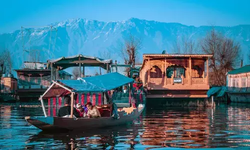 Kashmir Tour Package: बजट में करें कश्मीर घूमने का प्लान, जेब से खर्च होंगे बस इतने रुपये, बुक करें IRCTC का ये पैकेज Kashmir Tour Package: बजट में करें कश्मीर घूमने का प्लान, जेब से खर्च होंगे बस इतने रुपये, बुक करें IRCTC का ये पैकेज