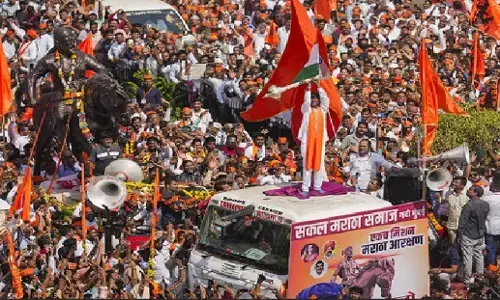 Maratha Reservation: मराठा आरक्षण को लेकर बड़ा फैसला, 10 फीसदी रिजर्वेशन पर शिंदे सरकार ने लगाई मुहर